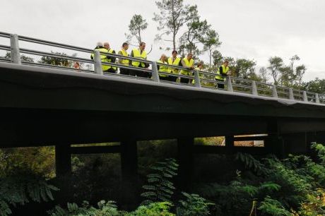  Lors de la visite du chantier de l'A 65 par le préfet de Région, Dominique Schmitt, le projet de base environnementale des Neuf-Fontaines à Bostens a été présenté sur site.  Photo Nicolas Le Lièvre  