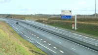 la fréquentation des poids lourds, 350 par jour, soit 50 % de moins qu’attendu... Cliquez pour voir ...