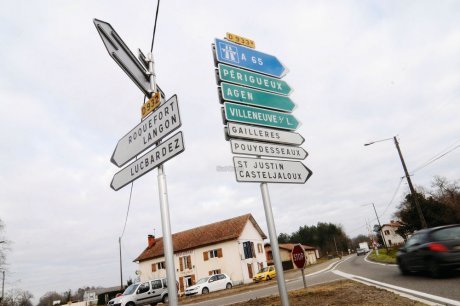  À terme, l'actuelle route de Roquefort n'a pas vocation à accueillir le surplus de trafic induit par l'A 65.  photo loïc dequier  