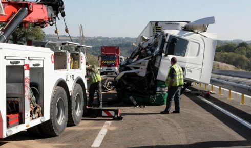 accident entre deux camions sur a65 a bournos.jpg