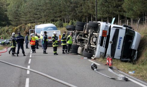 C'est en montant la côte d'Arthez-de-Béarn et après   un virage à droite que le camion s'est couché