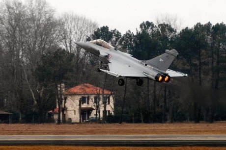  L'activité de la base aérienne va passer de 17 000 à 24 000 mouvements annuels d'ici à l'été 2012.  photo archives nicolas le lièvre  