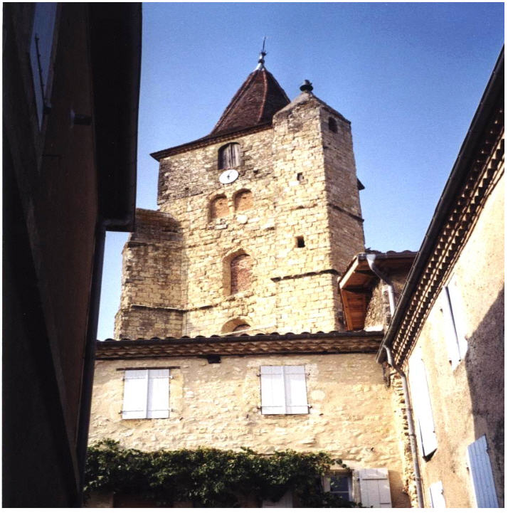 Eglise fortifiée (photos d'archives)