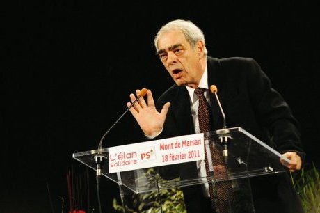  Henri Emmanuelli, ici dans un meeting socialiste landais, le mois dernier : « Les difficultés financières des Départements sont dues à des décisions gouvernementales. » Photo Loïc Decquier