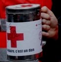 Être solidaire c'est faire un don
	 Quête pour la Croix Rouge  JOEL SAGET / AFP
