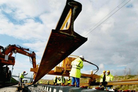 Entre Bordeaux et Tours, 4 500 cadres et employés seront mobilisés, 2 000 le seront pour les travaux ferroviaires. photo pqr