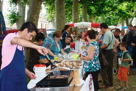 Un marché des producteurs de pays qui concilie le tourisme et la gastronomie. photo henri portes