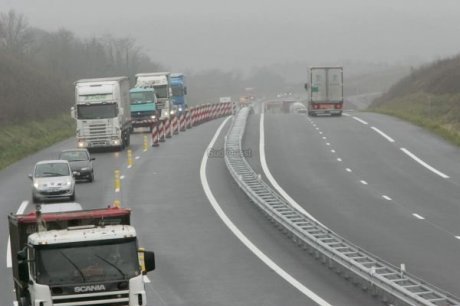  Les poids lourds devraient être interdits de dépassement sur la Nationale 10 'au plus tard en septembre' (Archives Tadeusz Kluba) 