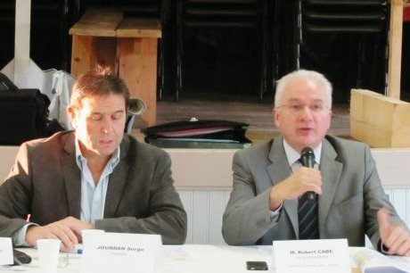  MM. Jourdan et Cabé croient au développement économique du territoire et s'y emploient.  photo H. P.  