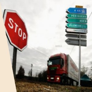  Le croisement du Caloy sera traité rapidement. Le stop sera transféré de la route de Saint-Justin à celle de Roquefort.  photo loïc DEquier  