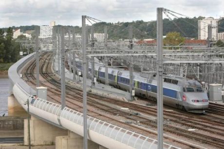 Jean-Louis Borloo va également constater de visu la fin du bouchon ferroviaire bordelais (Photo Stéphane Lartigue)