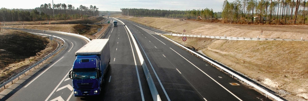  Pour attirer les transporteurs, A'liénor est en train de réfléchir à l'aménagement de prix réduits pour les cam ions (actuellement environ 60 euros l'aller Pau-Langon).  photo nicolas le lièvre  || Le Lievre Nicolas