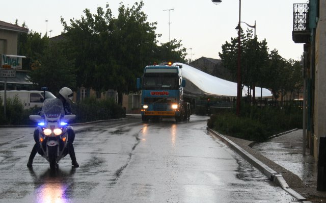 La route des convois ... palle d'éolienne